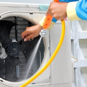 Vệ sinh thiết bị điện